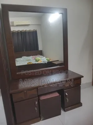 ড্রেসিং টেবিল