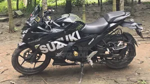 সুজুকি জিক্সার এসএফ ২০২৪ ব্ল্যাক