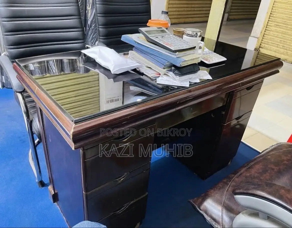 Office Table URGENTLY SELLING