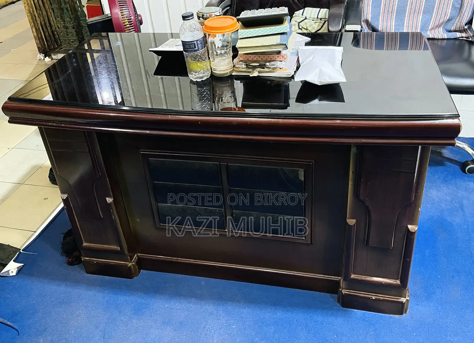 Office Table URGENTLY SELLING