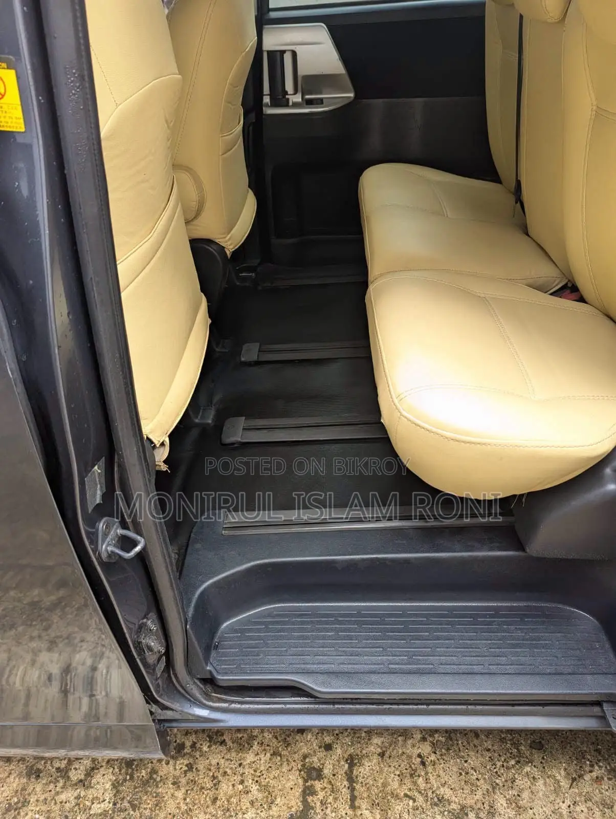 Toyota Noah 2.0 143hp AWD (8 Seater) 2012 Gray