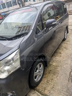 Toyota Noah 2.0 143hp AWD (8 Seater) 2012 Gray