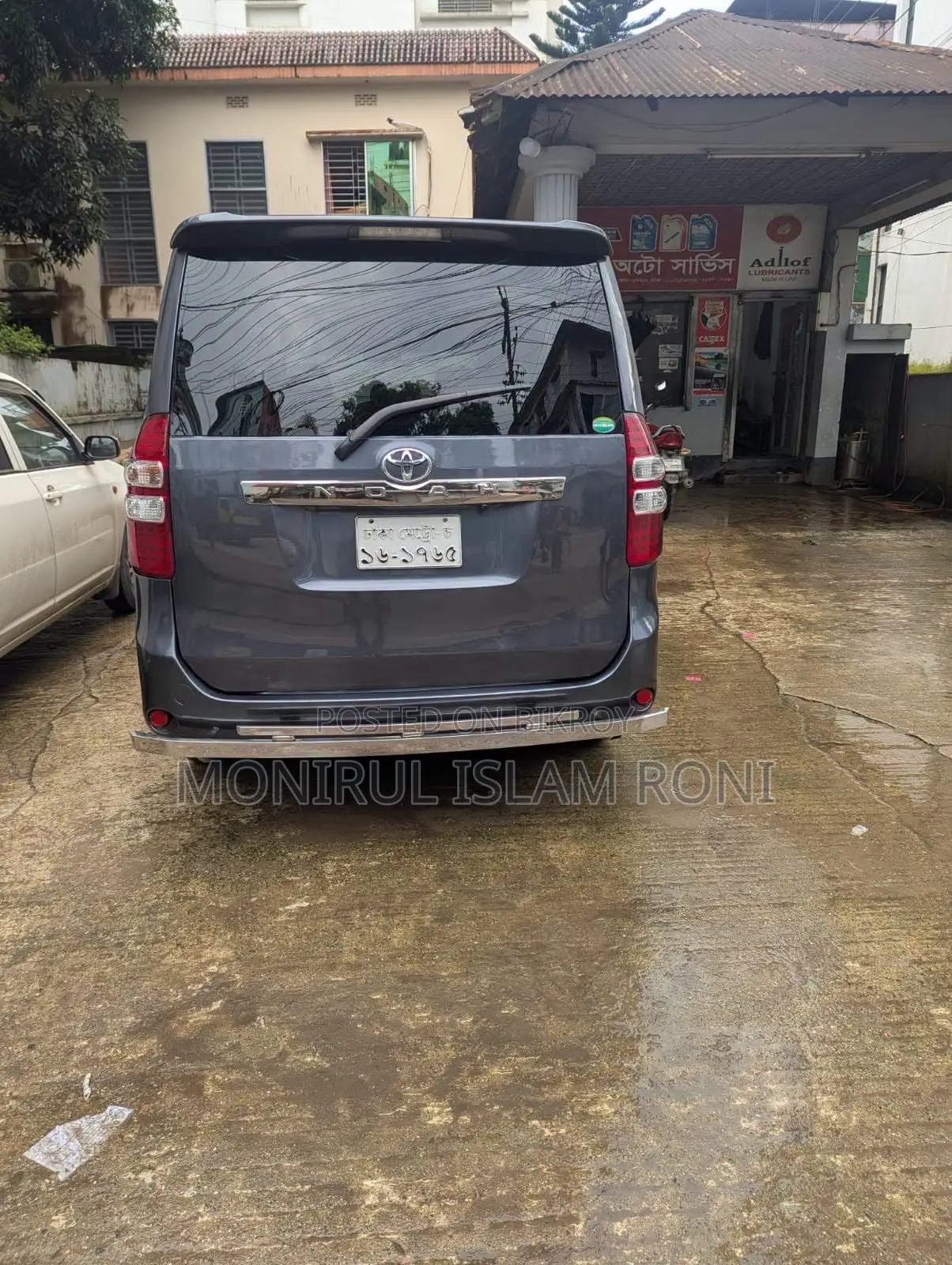 Toyota Noah 2.0 143hp AWD (8 Seater) 2012 Gray