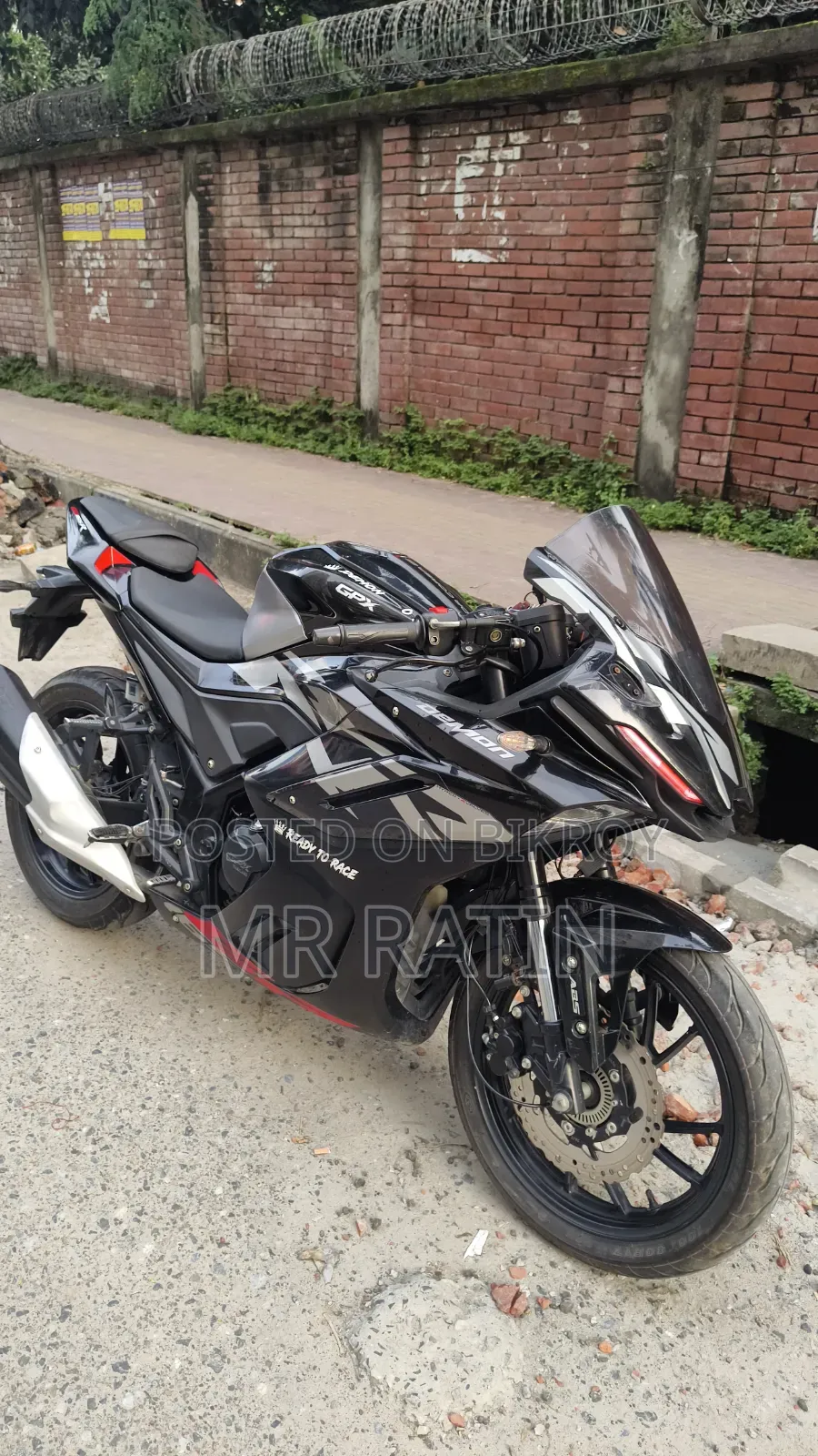 জিপিসি জিআর২০০আর ডাকোরসা২ ২০২৫ ব্ল্যাক