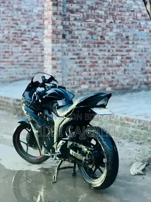 সুজুকি জিক্সার এসএফ ২০১৮ কালো