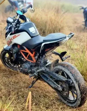 কেটিএম ২০২০ সাদা