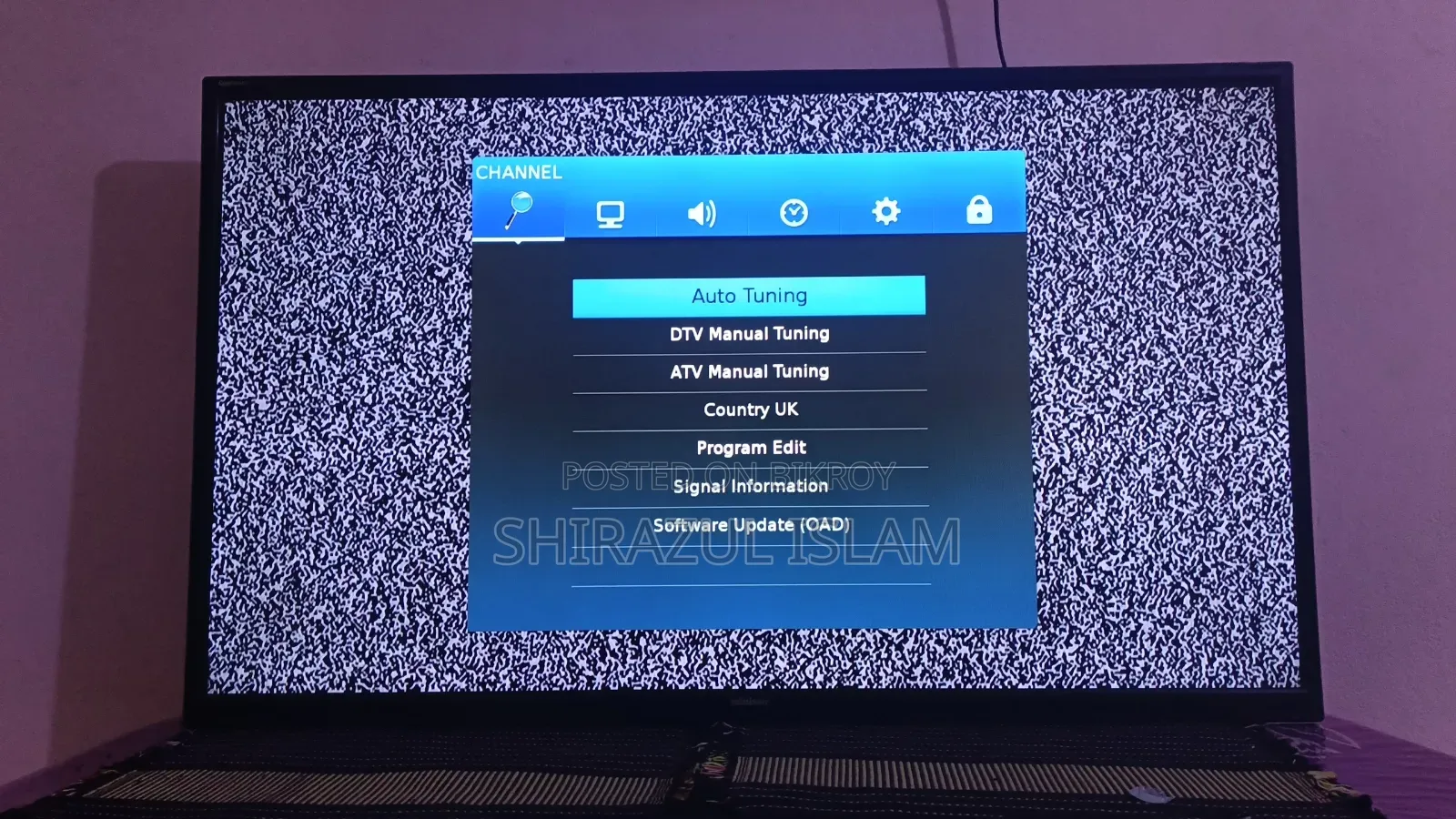 Minister 43 " Smart TV With New 4k Voice Android TV Box