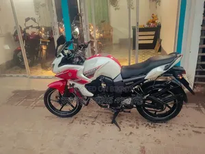 যামাহা ফেজার ভি১ ২০১৫ হোয়াইট