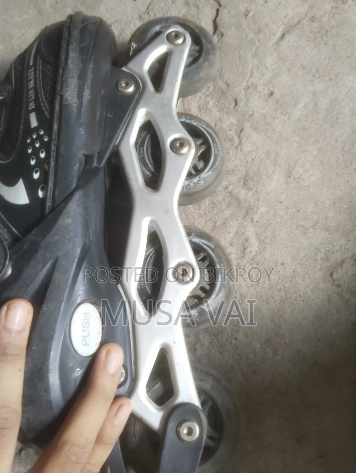 This shoe will be sold, if anyone wants to take it, please send a WhatsApp message to the number