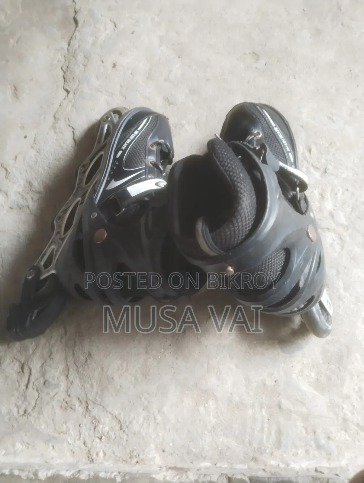 This shoe will be sold, if anyone wants to take it, please send a WhatsApp message to the number