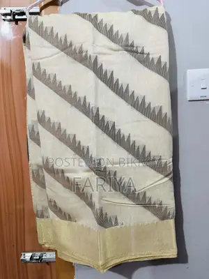 ব্লাউজ পিস সহ শাড়ি