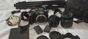 ক্যানন ২০০ডি ক্যামেরা