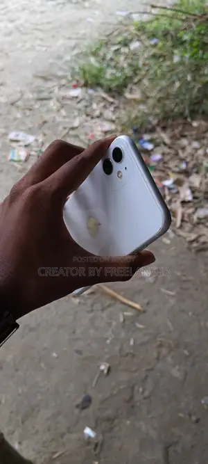 অ্যাপল আইফোন ১১ ৬৪ জিবি হোয়াইট