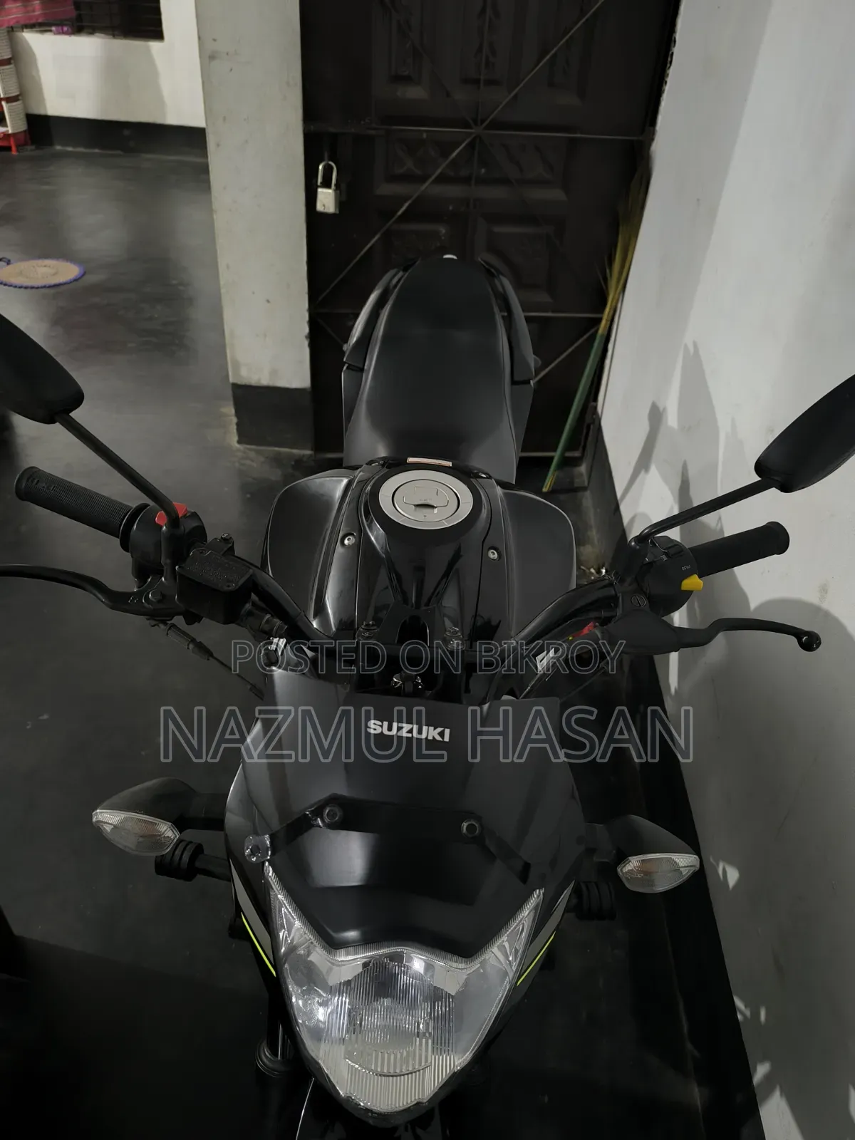 সুজুকি জিক্সার ২০২৫ কালো