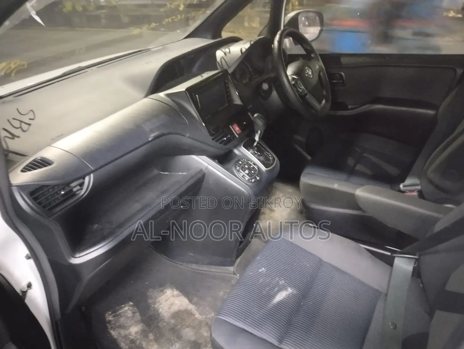 Toyota Noah 2.0 FWD (8 Seater) 2021 Pearl
