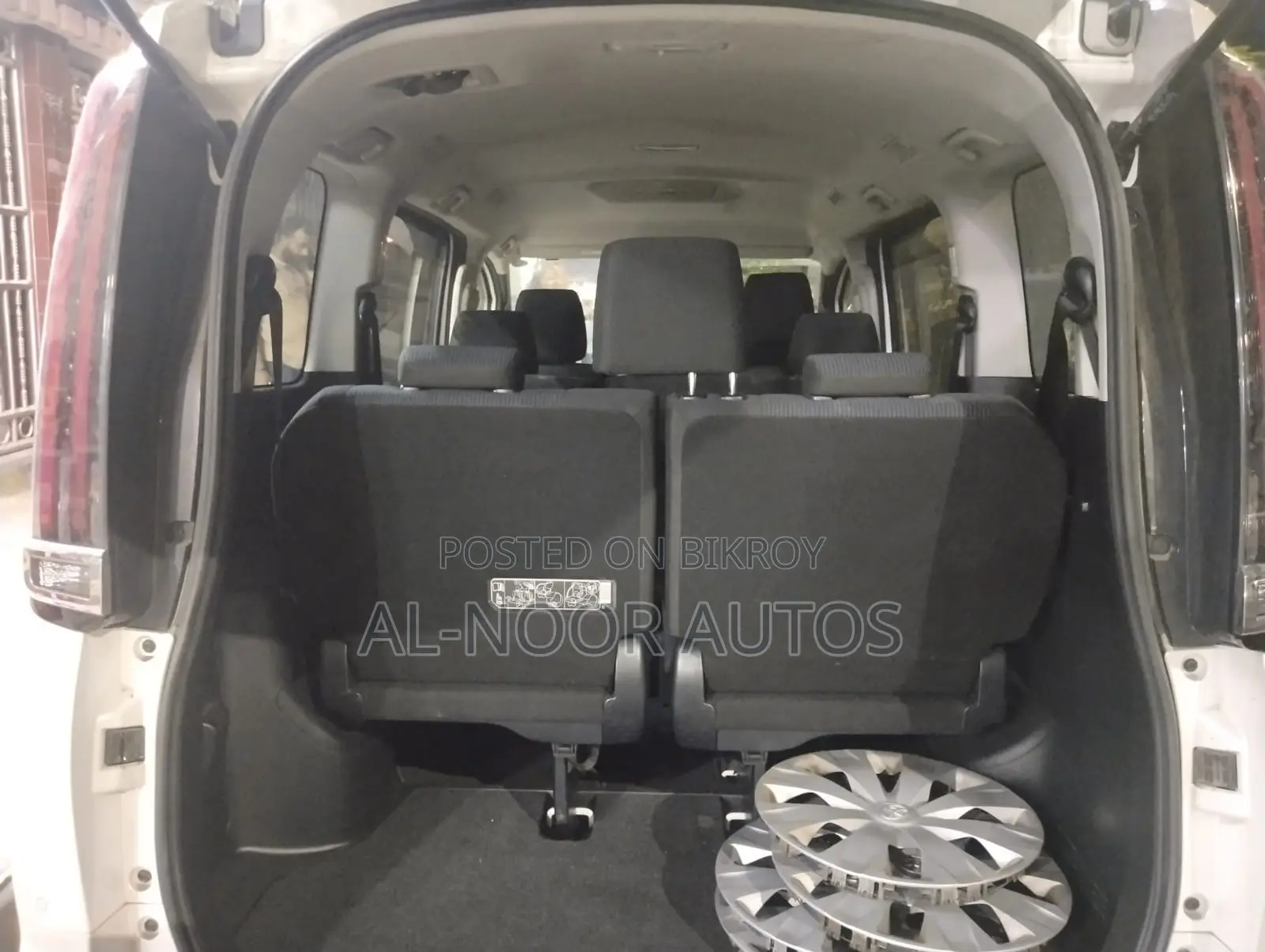 Toyota Noah 2.0 FWD (8 Seater) 2021 Pearl