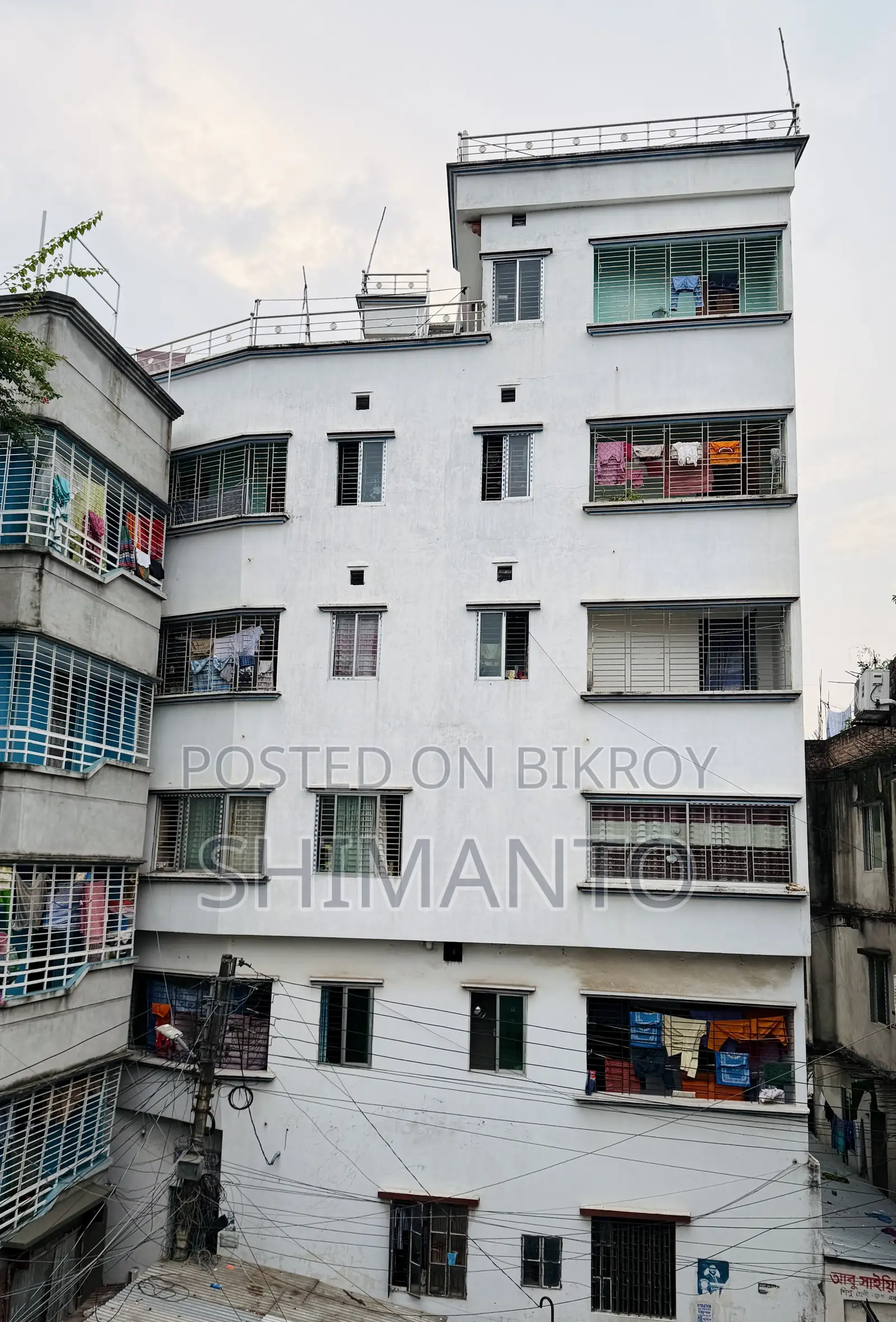 ৬ তলা বিল্ডিংয়ে ২০ বেডরুমের অ্যাপার্টমেন্ট বিক্রয়ের জন্য