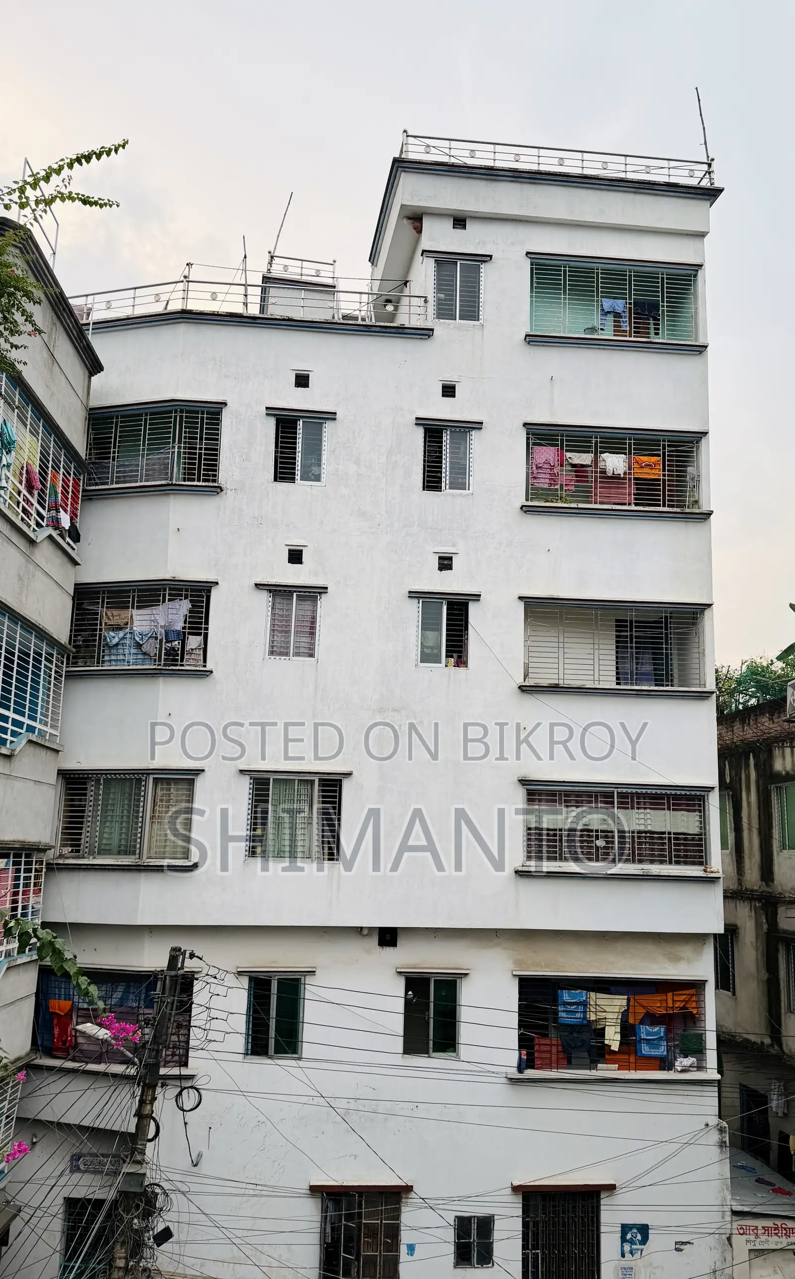 ৬ তলা বিল্ডিংয়ে ২০ বেডরুমের অ্যাপার্টমেন্ট বিক্রয়ের জন্য