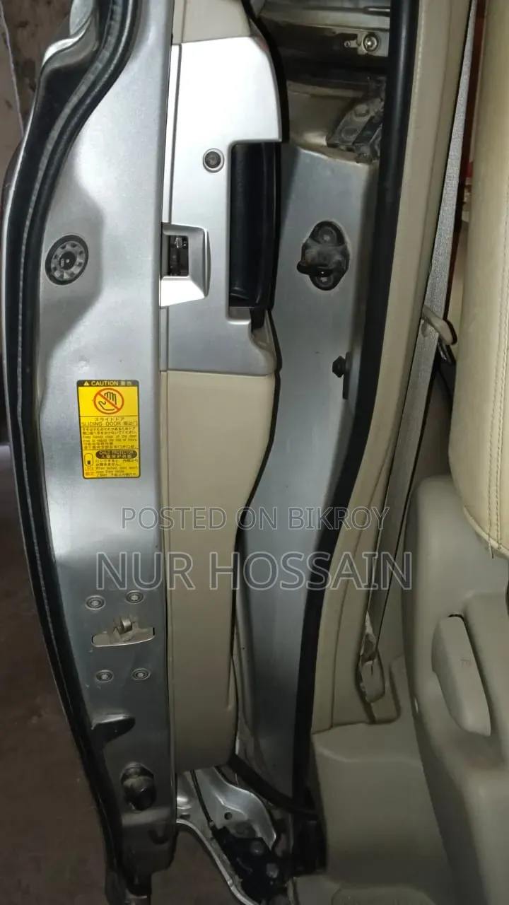 2012 Silver Toyota Noah 2.0 143hp All-Wheel Drive (7 Seater)