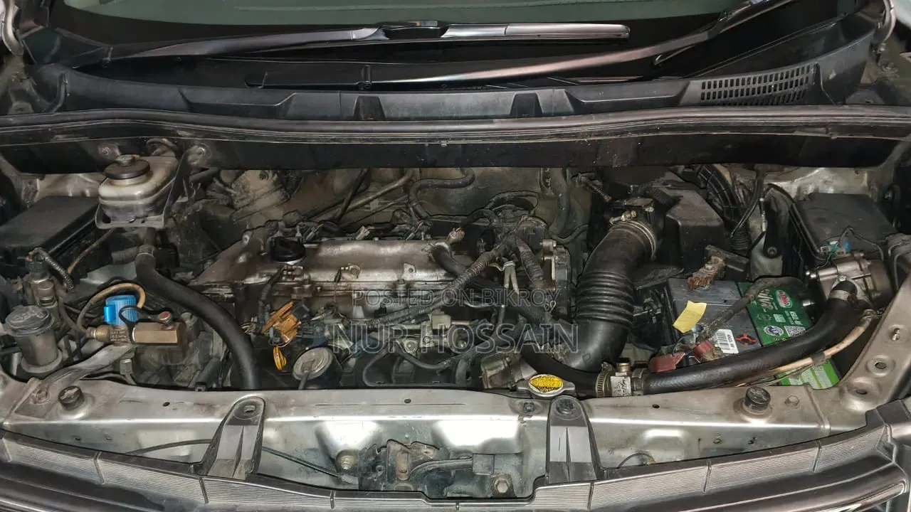 2012 Silver Toyota Noah 2.0 143hp All-Wheel Drive (7 Seater)