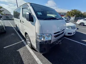 Toyota HiAce 2022 White