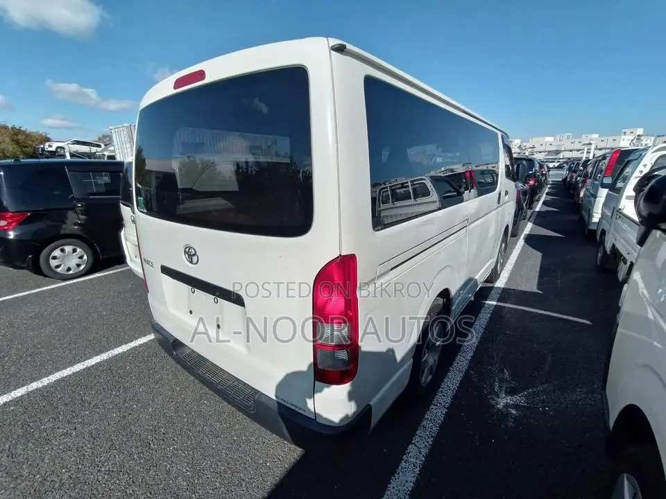 Toyota HiAce 2022 White