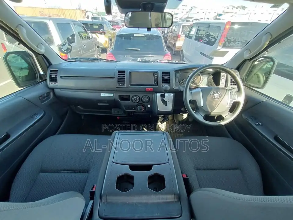 Toyota HiAce 2022 White