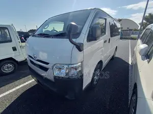 Toyota HiAce 2022 White