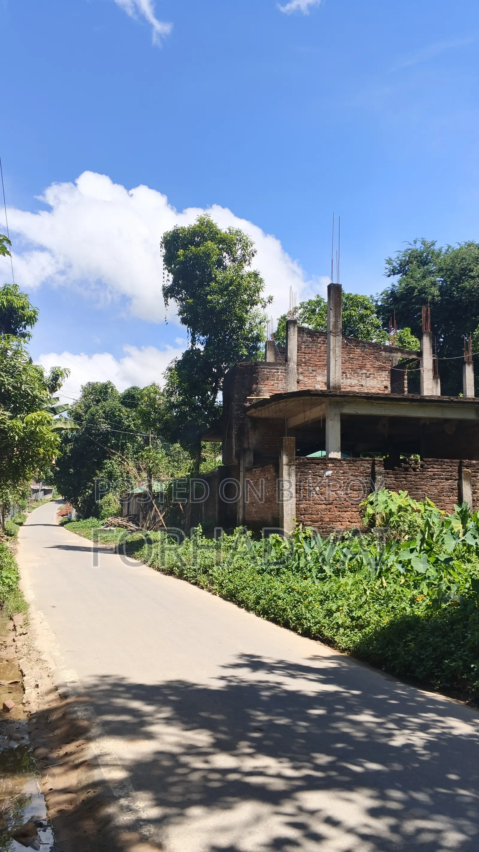 রামগড়ের মরিয়ম মঞ্জিলে ২ বেডরুমের বাড়ি বিক্রয়ের জন্য