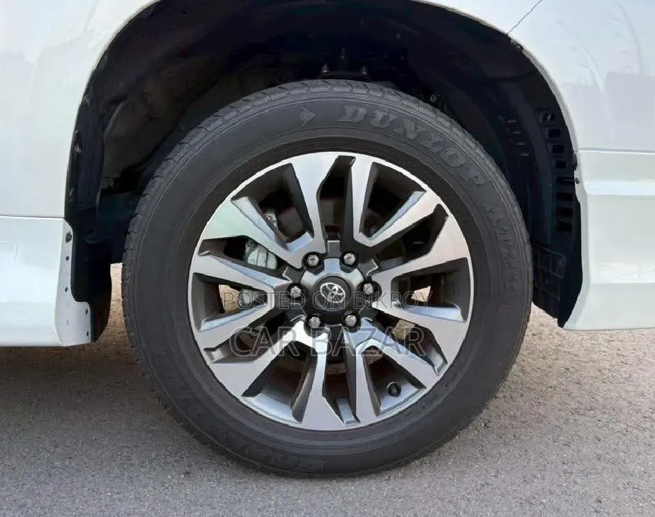 Toyota Land Cruiser Prado 2.7 2023 Pearl
