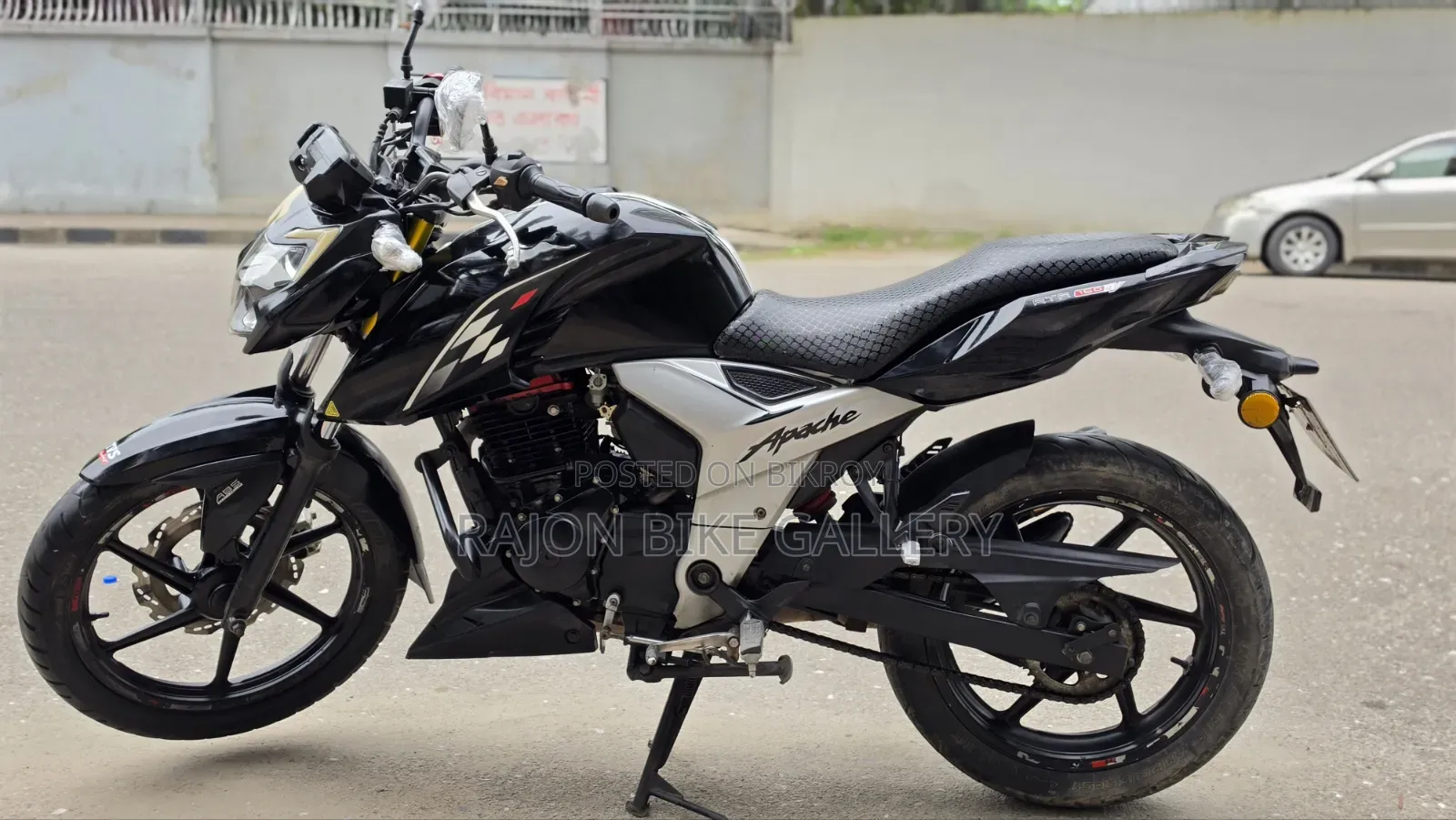 TVS Apache 160 4V 2021 কালো