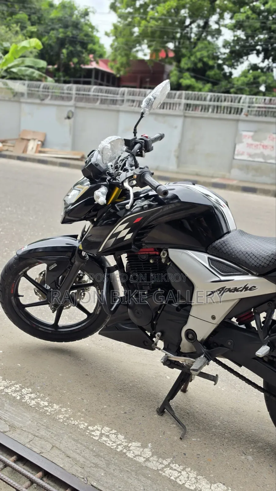 TVS Apache 160 4V 2021 কালো