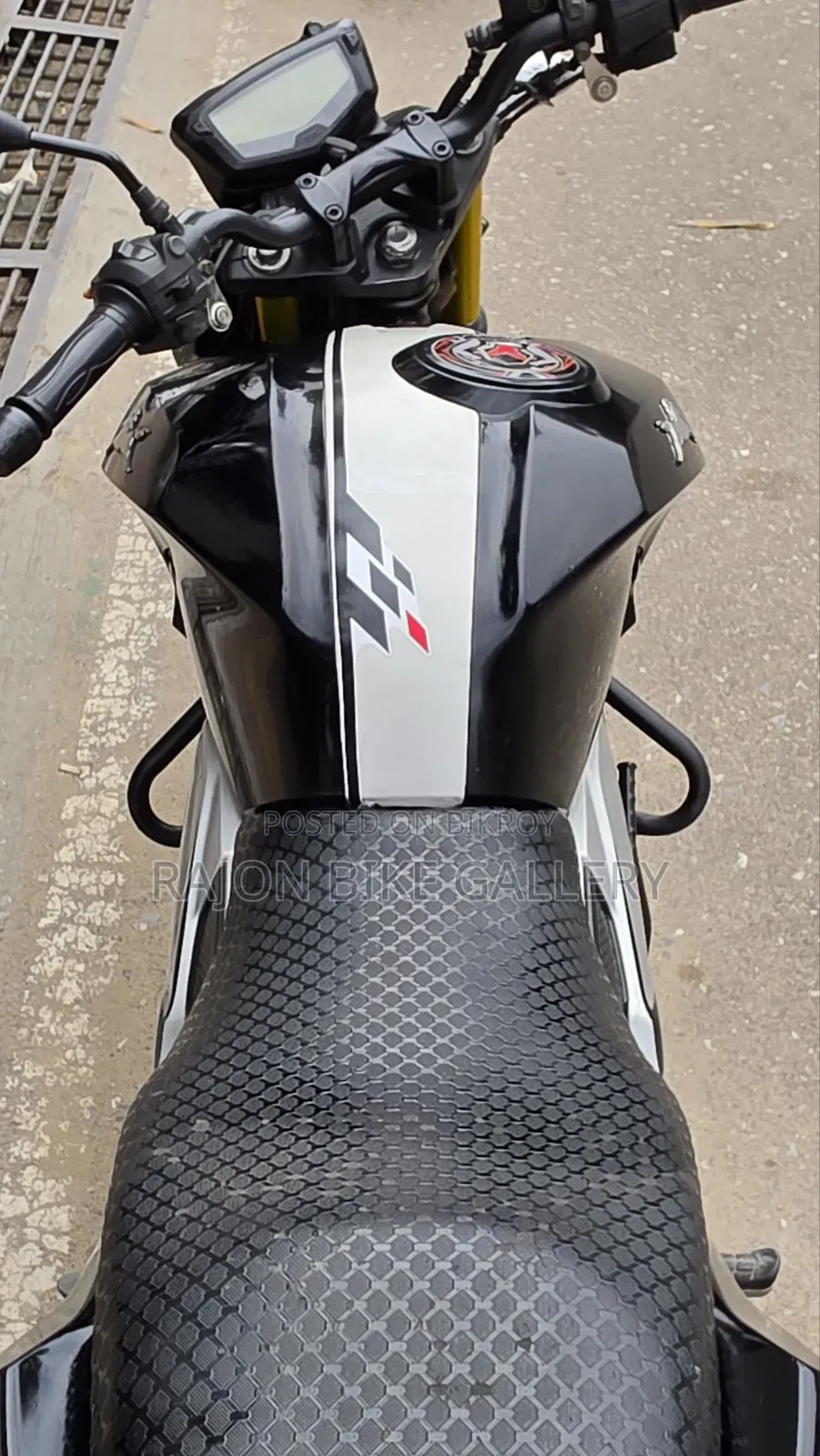 TVS Apache 160 4V 2021 কালো