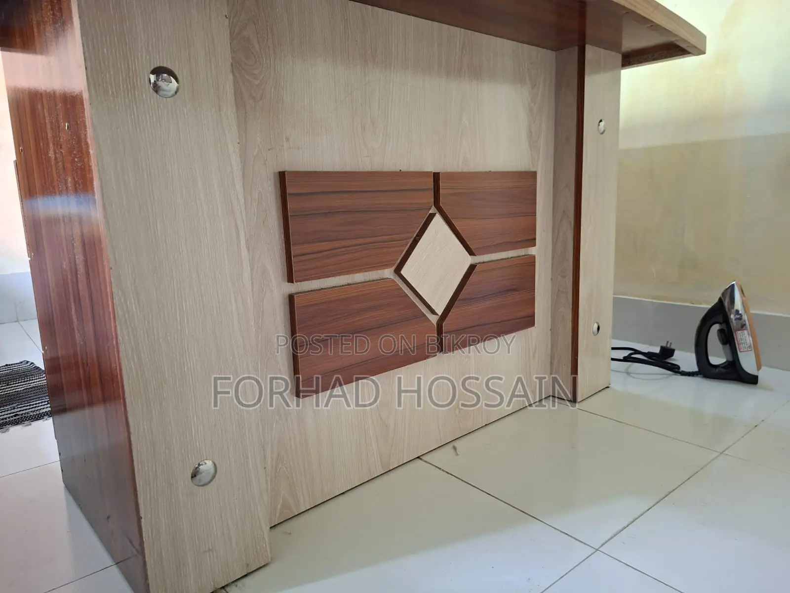 একটি ফ্রেশ কন্ডিশন পড়ার টেবিল