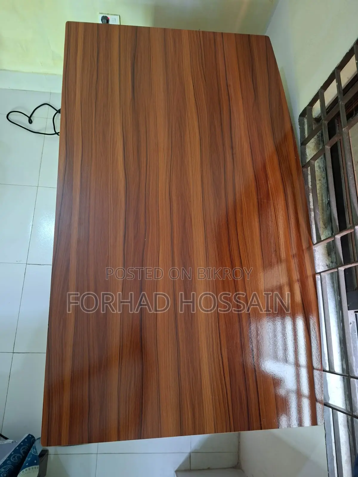একটি ফ্রেশ কন্ডিশন পড়ার টেবিল