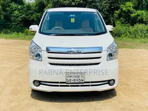 টয়োটা নোয়া ২০০৯ পার্ল
