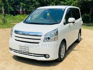 টয়োটা নোয়া ২০০৯ পার্ল