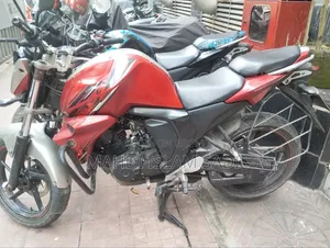 ইয়ামাহা এফজেডএস ভি২ ২০১৭ লাল