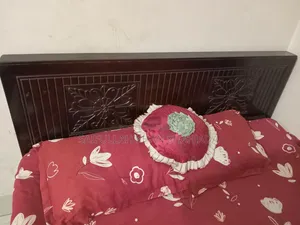 5/7 Feet Bed, Bed Looks Like New