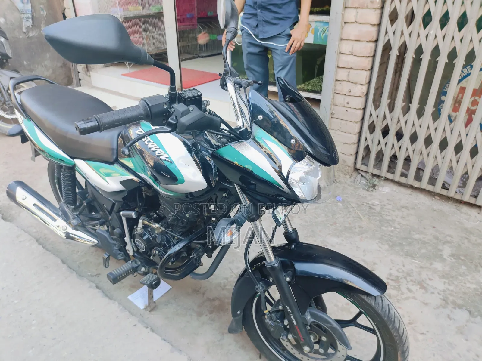 New Bajaj Discover 100 2022 Black