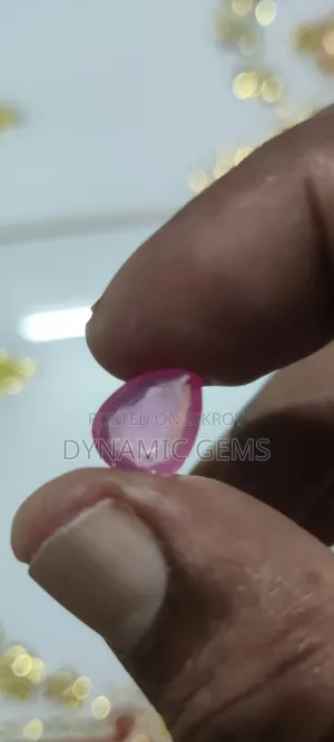 রুবী রত্নপাথর