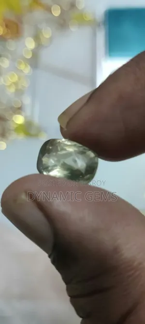 নীলা সাফায়ার পীতাম্বরী