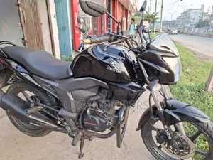 হোন্ডা সিবি ২০১৭ কালো