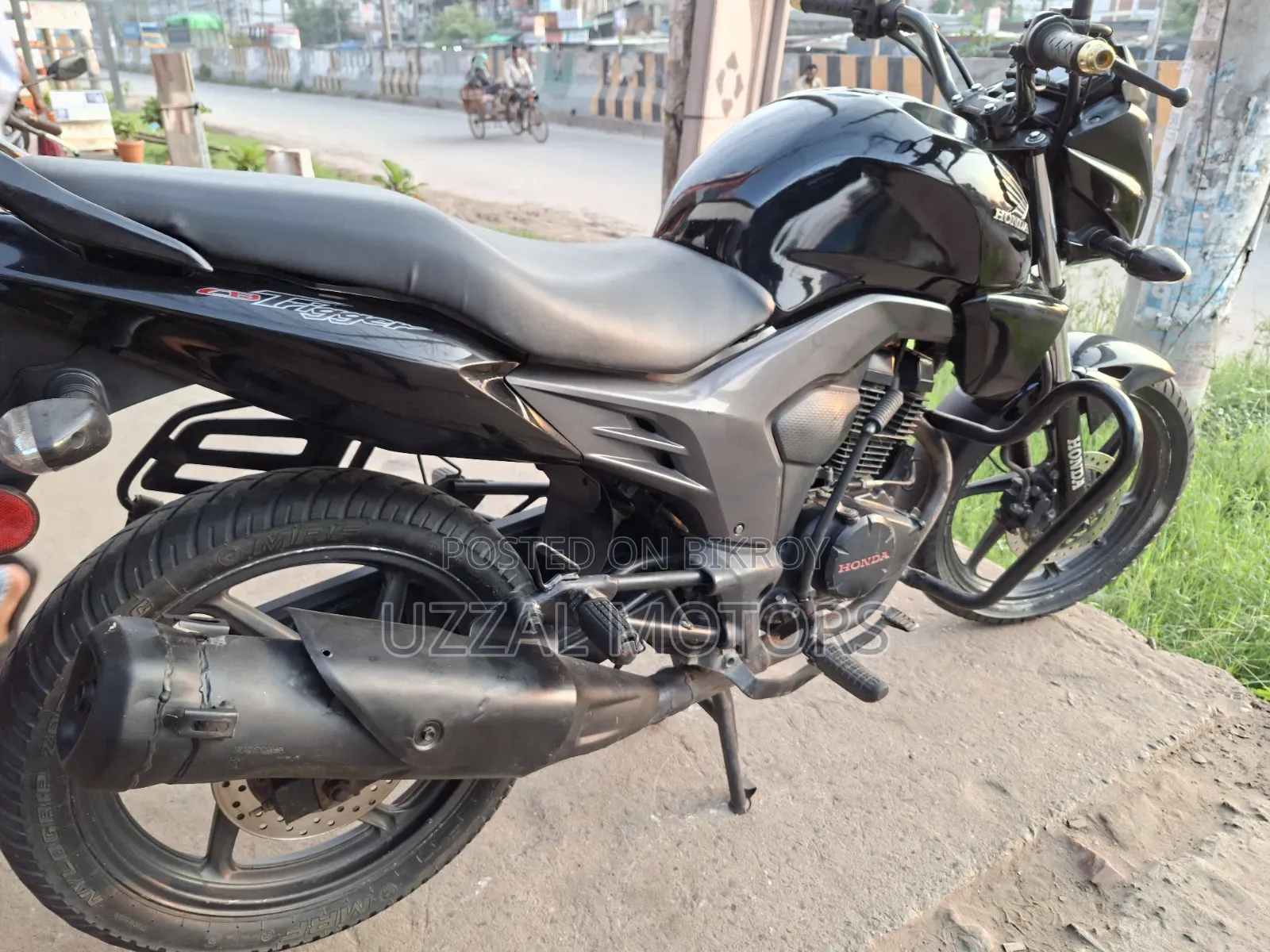হোন্ডা সিবি ২০১৭ কালো