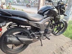 হোন্ডা সিবি ২০১৭ কালো