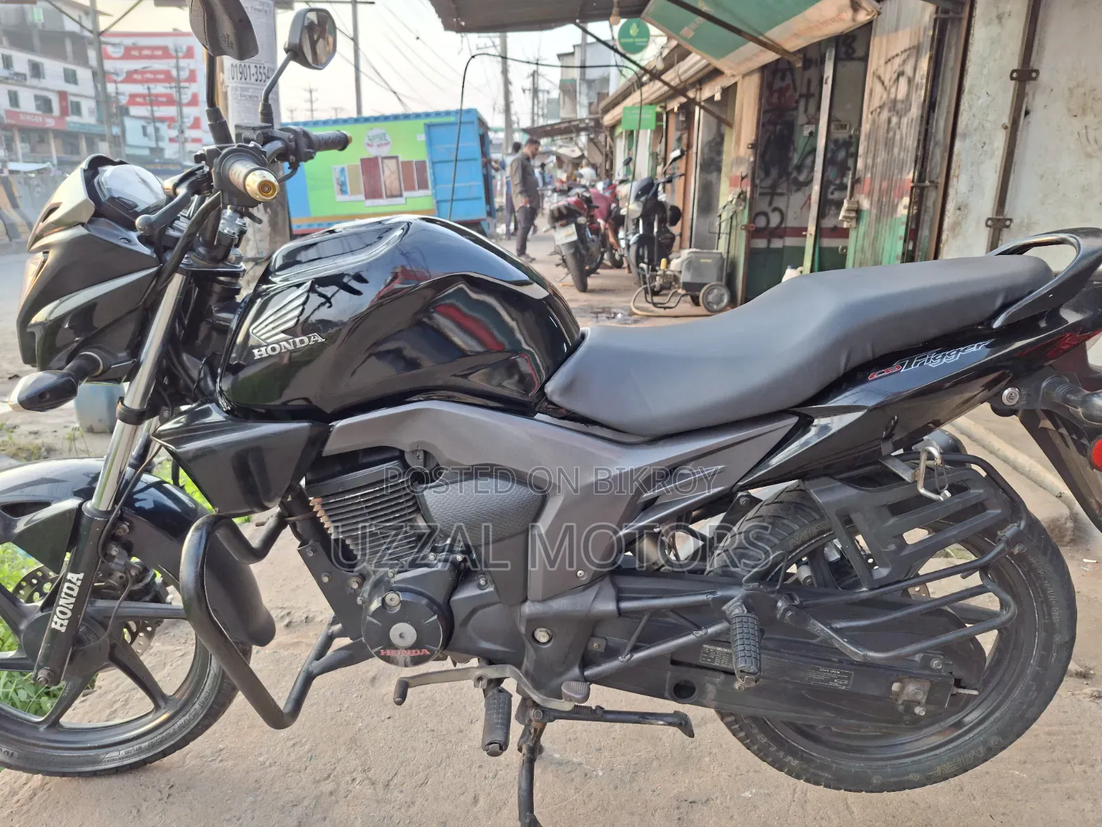 হোন্ডা সিবি ২০১৭ কালো