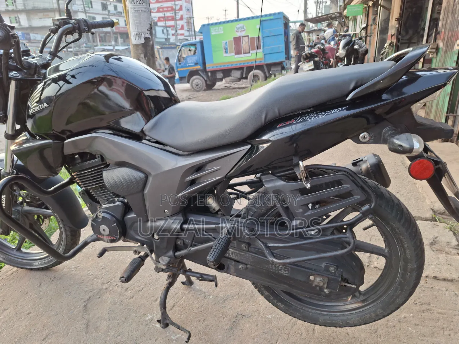 হোন্ডা সিবি ২০১৭ কালো