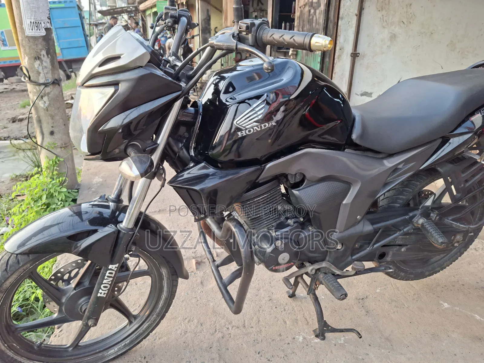 হোন্ডা সিবি ২০১৭ কালো