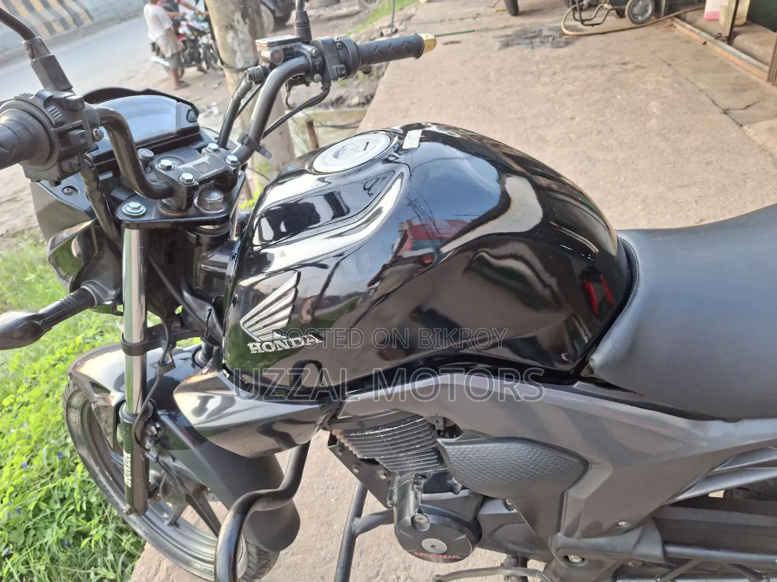হোন্ডা সিবি ২০১৭ কালো