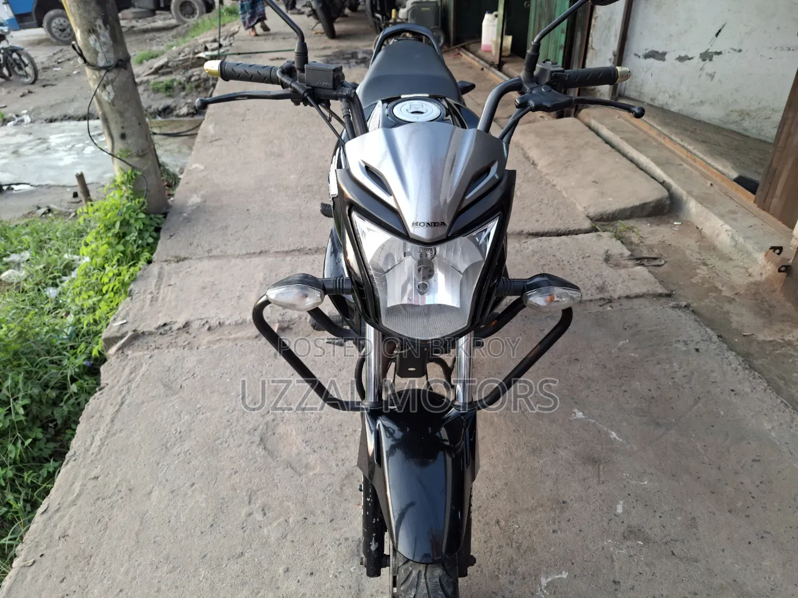 হোন্ডা সিবি ২০১৭ কালো